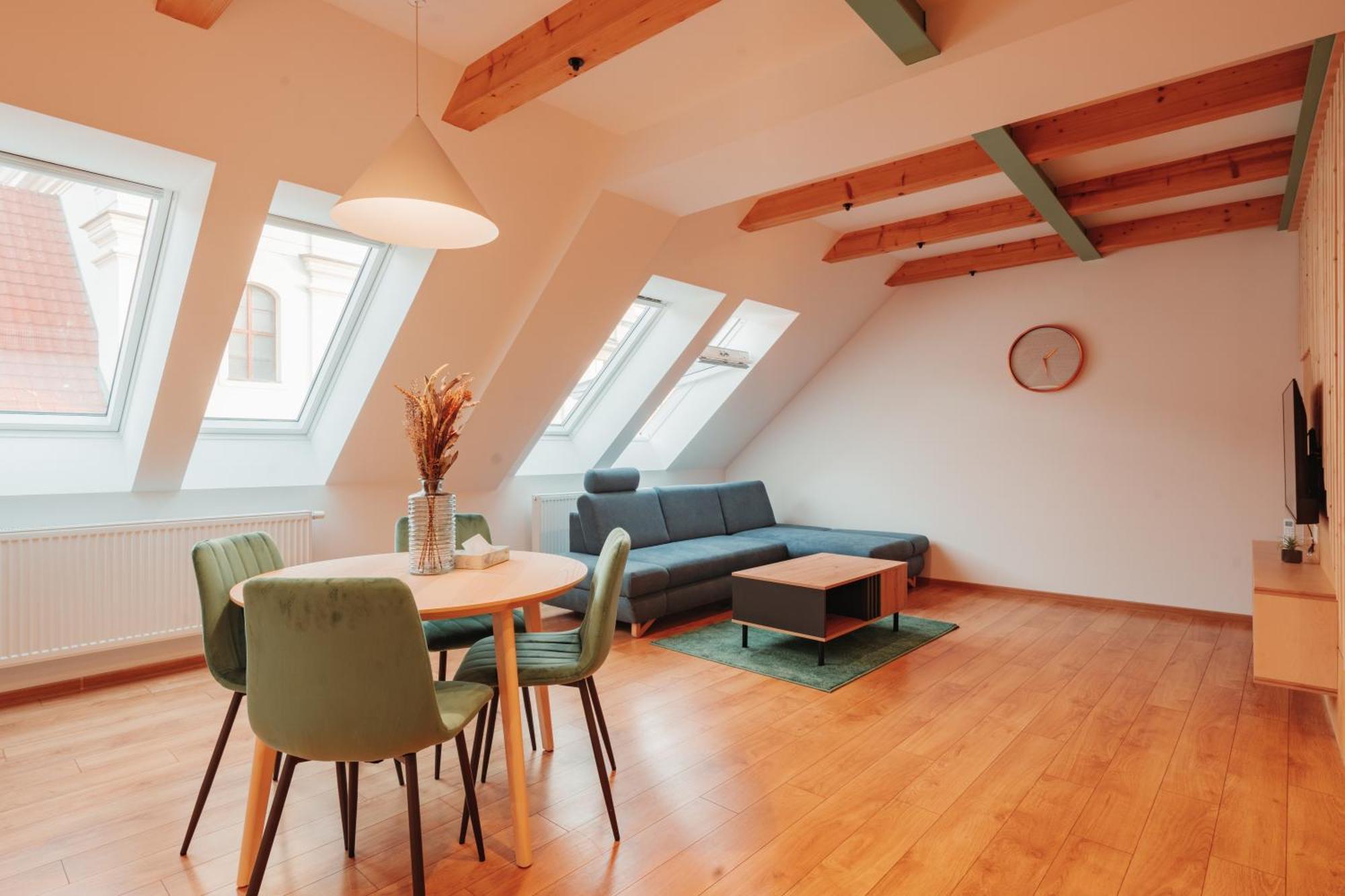 Hviezdoslavova Apartments, Trnava Centre, Parking Available Екстер'єр фото