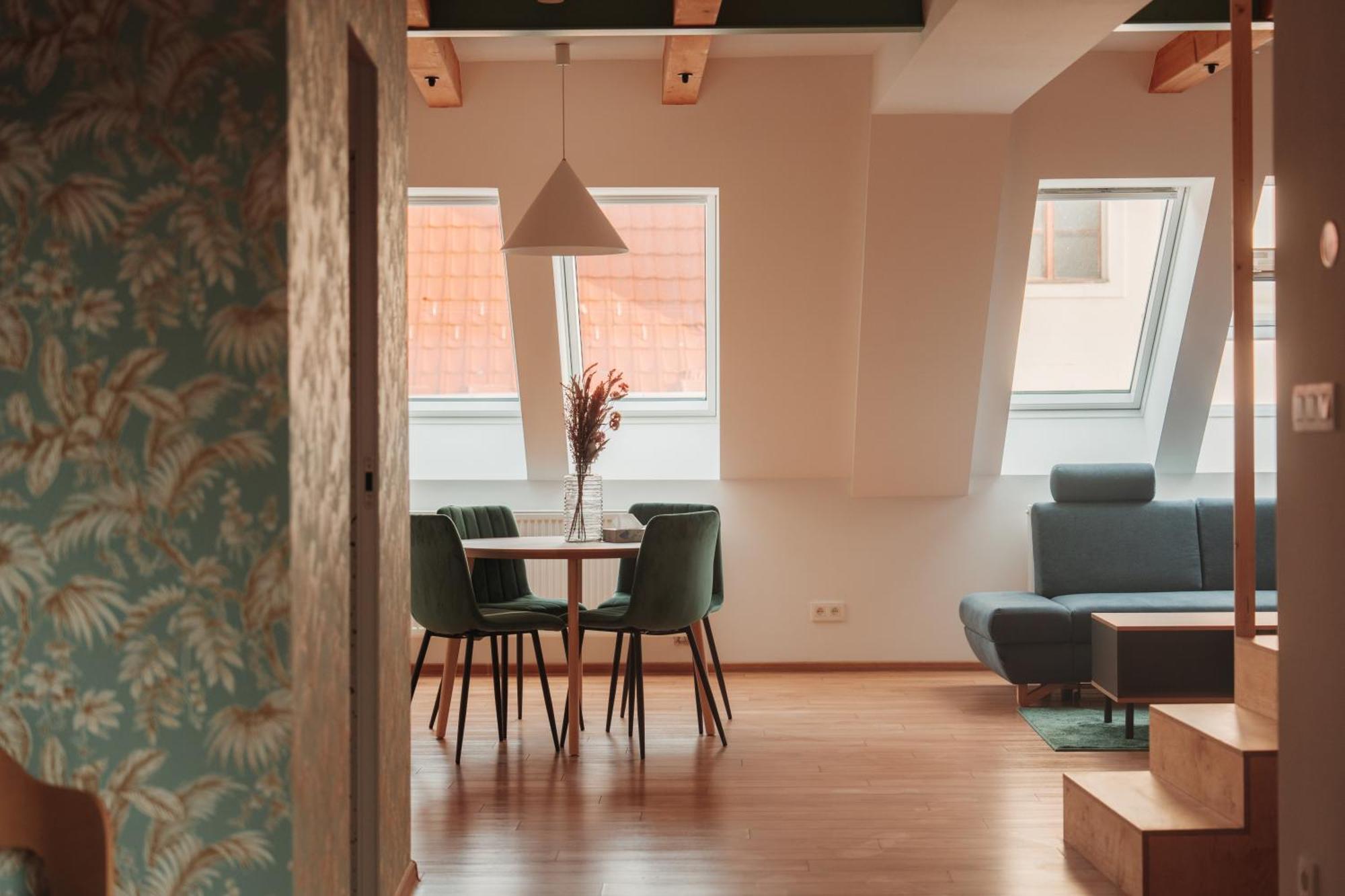 Hviezdoslavova Apartments, Trnava Centre, Parking Available Екстер'єр фото